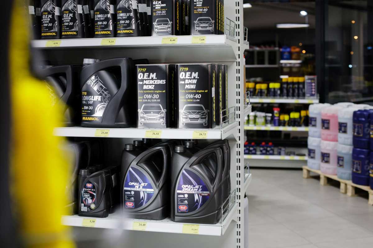 What to Look for in High-Mileage Motor Oils
